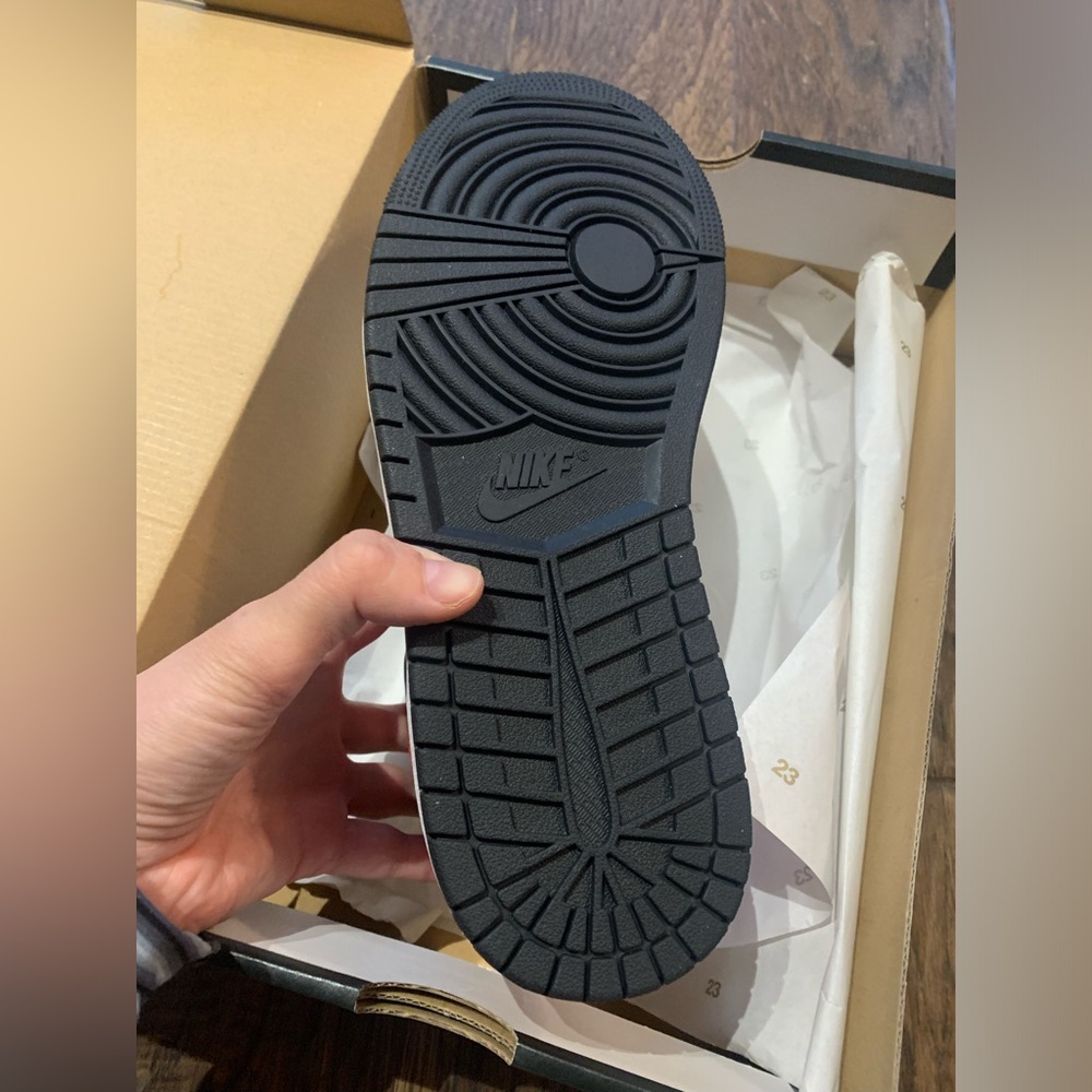 Air Jordan Mid Shoe - Picture 3 of 3